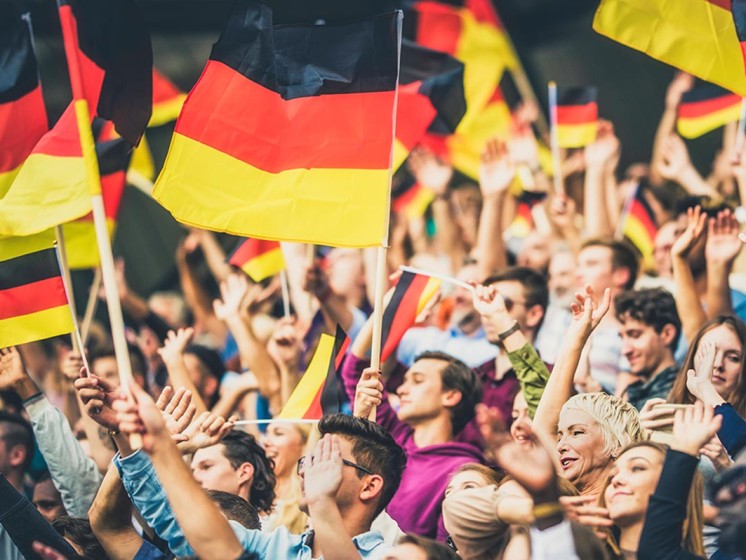 Deutsche Fußball-Fans beim Publiv Viewing | WestLotto-Ausflugstipps