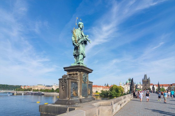Die Nepomukstatue in Prag | Glücksbringer WestLotto