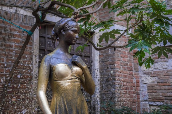 Die Julia-Statue in Verona | Glücksbringer WestLotto