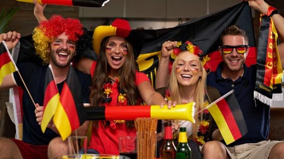 Deutsche Fußball-Fans feiern Fan-Party | WestLotto