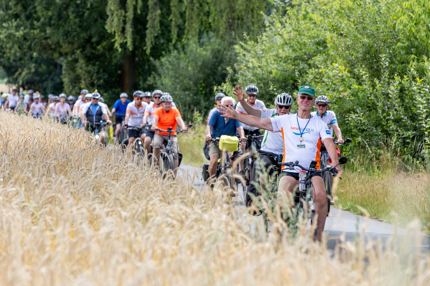 Teilnehmer der NRW-Radtour auf dem Fahrrad | WestLotto 