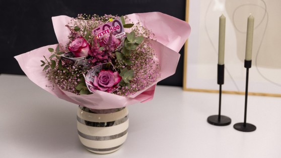 Pinker Blumenstrauß mit WestLotto-Rubbellosen | DIY-Idee