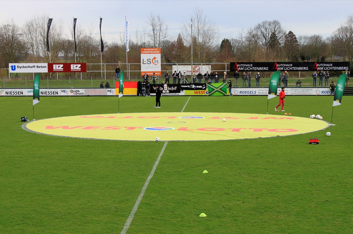 Ein Mittelkreis auf einem Fußballspielfeld | Fan-Aktion WDFV West